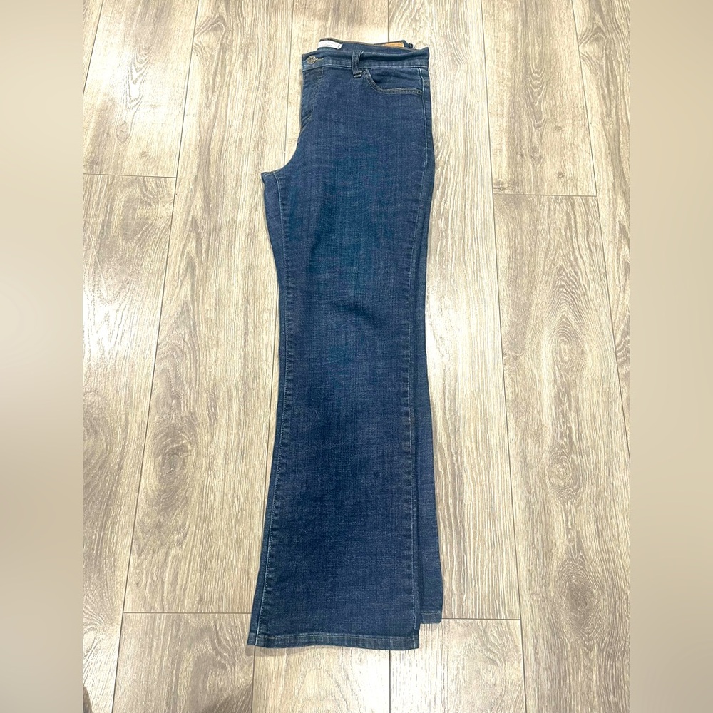 LEVI’S Perfectly Slimming Boot Cut 512 Jeans Size 12 Medium